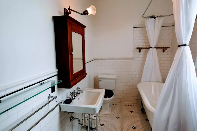 Howe st bathroom