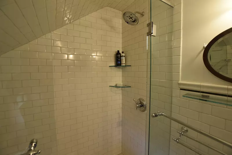 Howe st upstairs bathroom